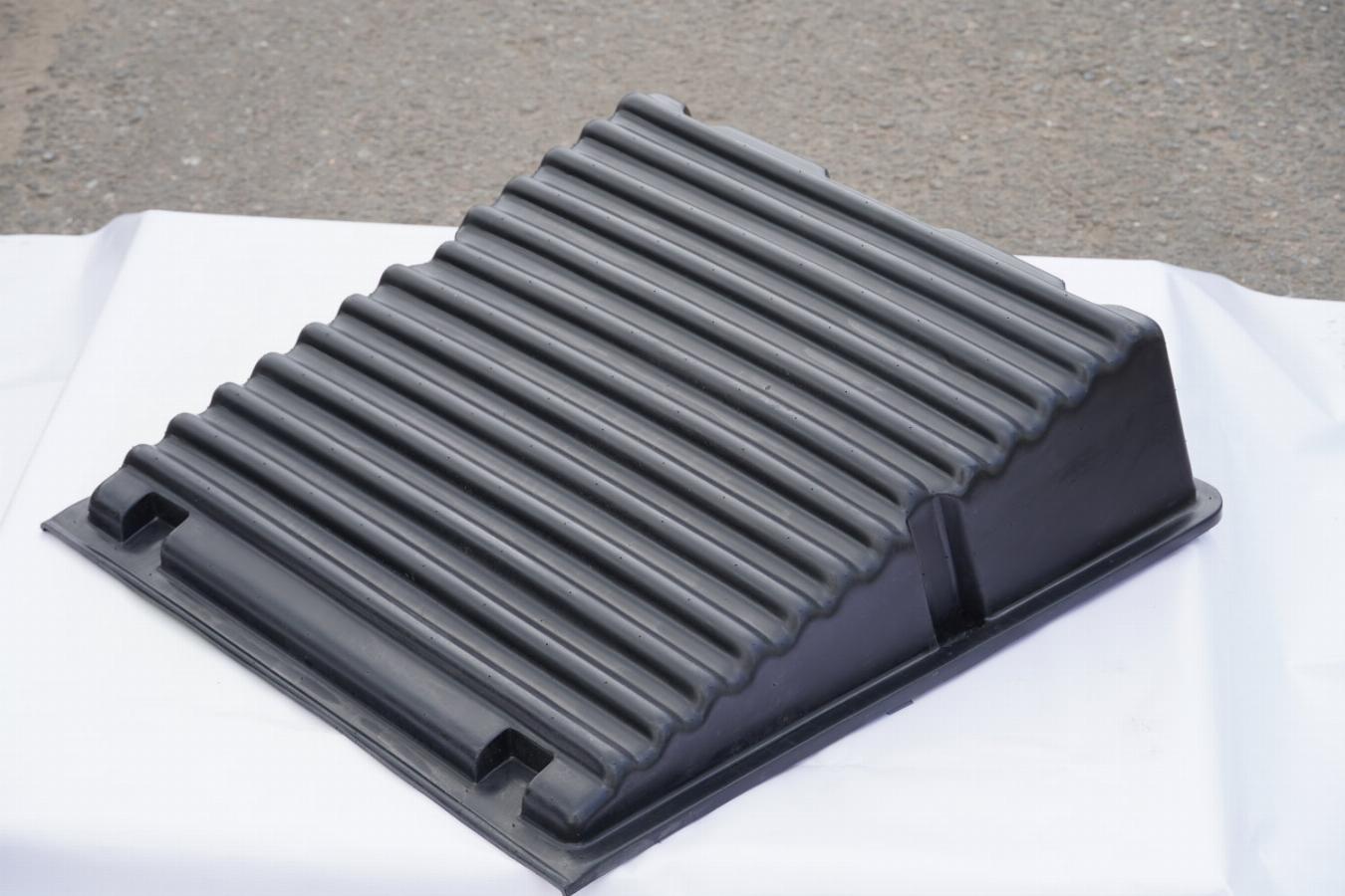 Крышка АКБ пластик МАЗ 64221-3748030