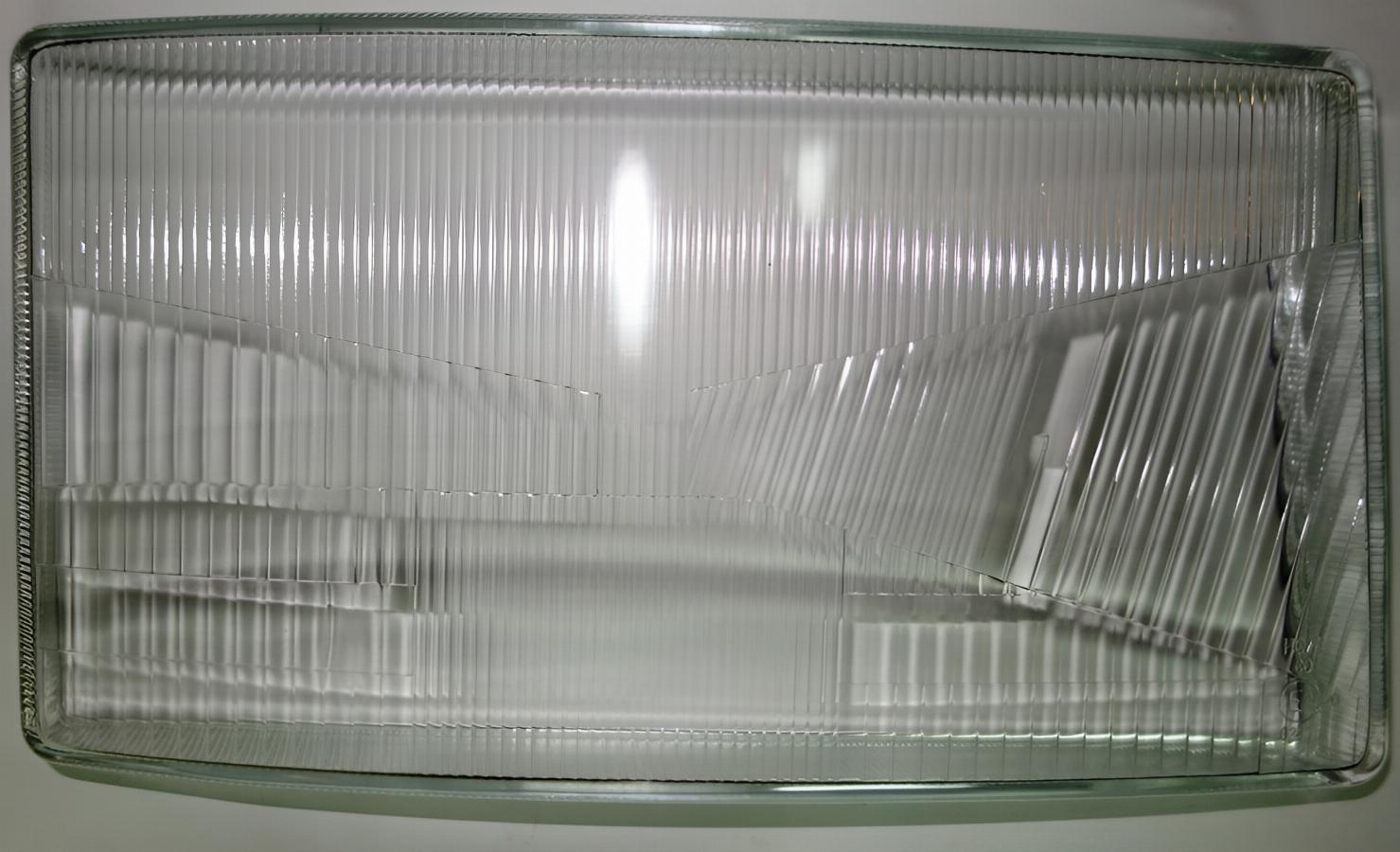 Стекло фары правое Scania 4-/P-/G-/R-/T-Series TD0152001RSR