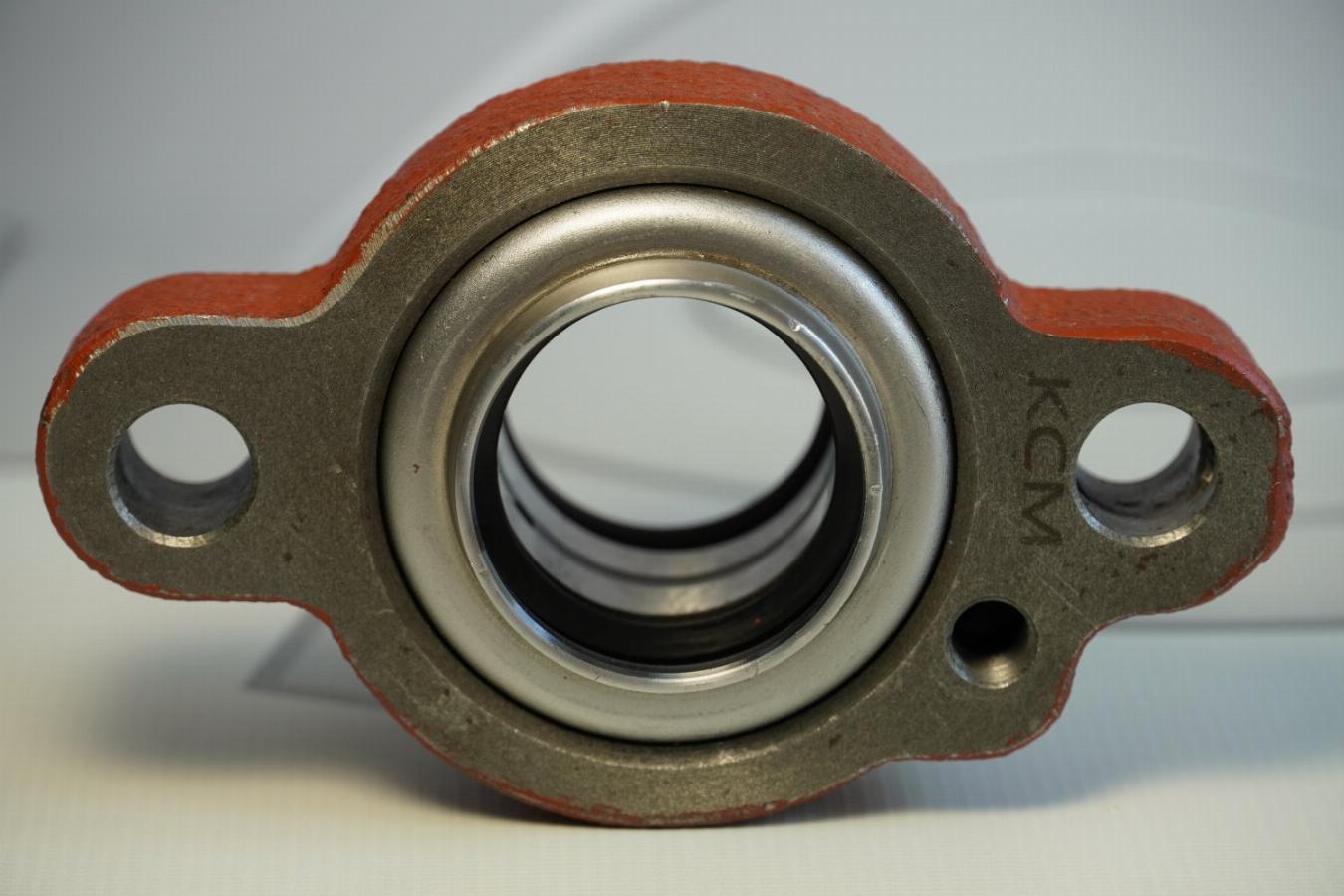 Стакан кулака разжимного с подшипником МАЗ-6422 64221-3502018