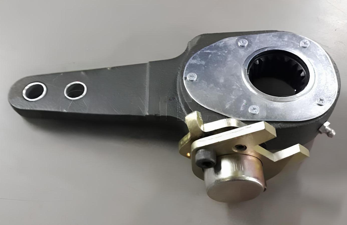 Рычаг регулировочный тормоза левый мост RABA z=20 шлицов Марз/Троллейбус/ЗИУ/ВМЗ MOM2393-948