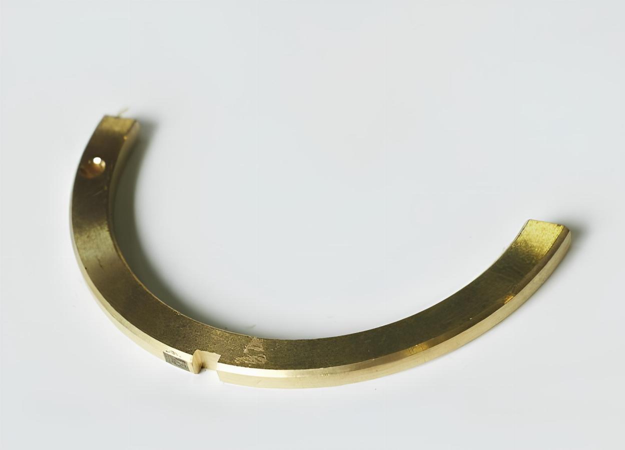 Полукольцо опорное коленвала МАЗ дв.ЯМЗ-236/238 7511.1005183